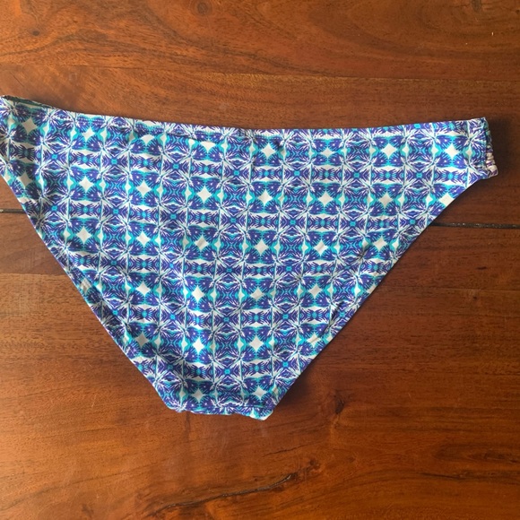 Tommy Bahama bikini bottoms Size XL like new - Picture 2 of 4